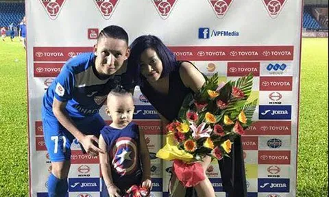 Sinh nhật đặc biệt của Tú “ngựa” trên sân Cẩm Phả