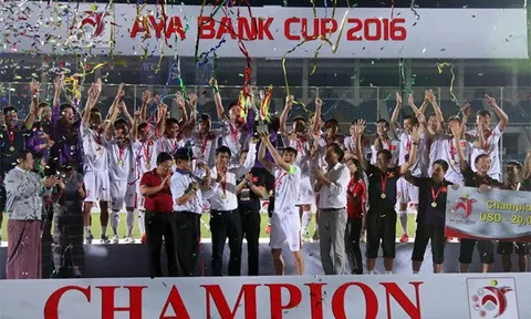 Công Phượng, Tuấn Anh, Xuân Trường “mất” huy chương, không kịp nâng cúp