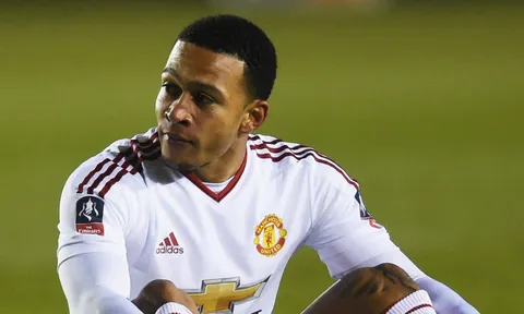 Tương lai của Memphis Depay bị Mourinho làm khó