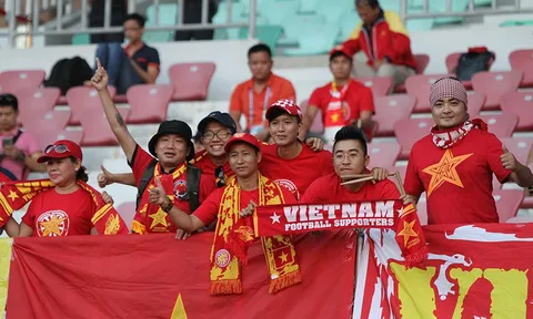 Tuyển Việt Nam tri ân người hâm mộ trên sân Wunna Theikdi
