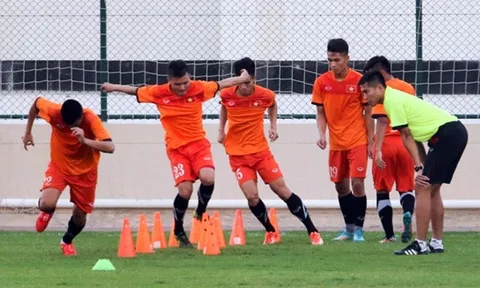 U19 Việt Nam được truyền cảm hứng từ các đàn anh tại ĐTQG