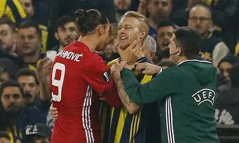 UEFA ra phán quyết vụ Ibra bóp cổ đối thủ