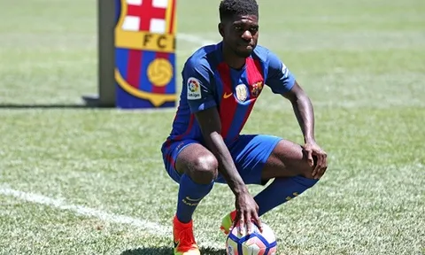 Umtiti "chào sân" Barca bằng màn tâng bóng quen thuộc
