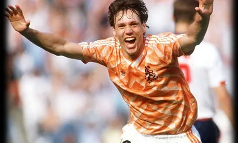Van Basten và tuyệt tác volley đẹp nhất các kỳ EURO