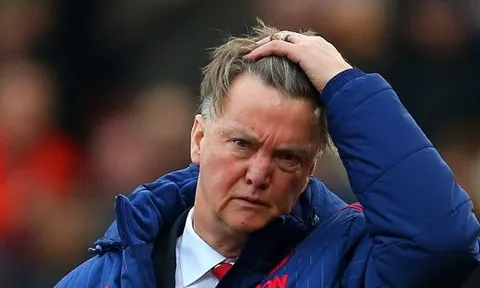 Van Gaal từng khóc sướt mướt sau khi bị Barcelona sa thải