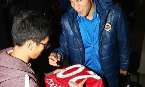 Van Persie chấp nhận ký lên áo MU