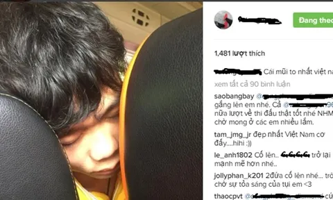 Văn Toàn chụp trộm Công Phượng ngủ trên xe buýt