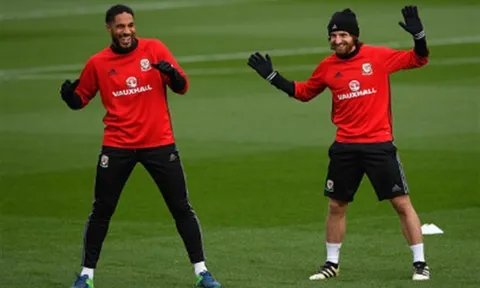 Vắng Bale, Allen 'nhí nhảnh' khởi động trong buổi tập của Xứ Wales
