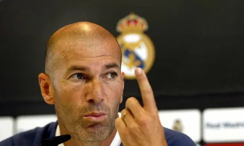 Vắng trụ cột, Zidane 'đứng ngồi không yên'