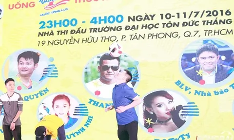 Cựu danh thủ Văn Quyến hào hứng giao lưu cùng sinh viên trường Tôn Đức Thắng