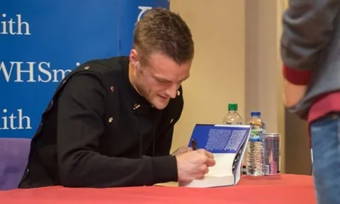 Vardy bận rộn ra mắt sách ngay trước thềm đại chiến