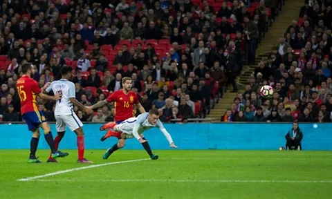 Vardy 'giải hạn' trong cơn mưa bàn thắng tại Wembley