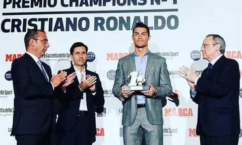 Về lại Real, Ronaldo nhận ngay giải thưởng khủng
