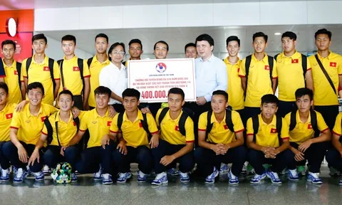 VFF thưởng U16 Việt Nam 400 triệu ngay tại sân bay Nội Bài