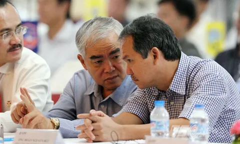 Chủ tịch VFF xót tiền, VPF vẫn “máu” du học