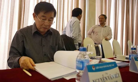 Chuyện trọng tài Việt: Tít mù rồi lại vòng quanh