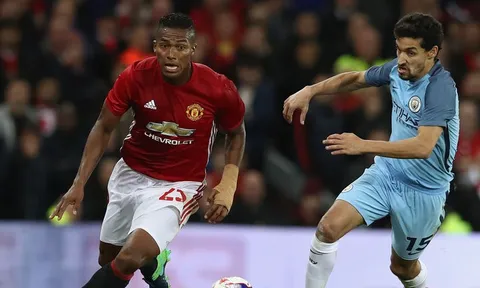 Vì sao Valencia vắng mặt ở trận gặp Burnley?