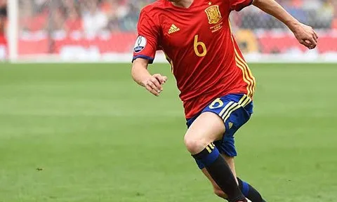 Video: Iniesta sút penalty có tốt hơn Ramos?