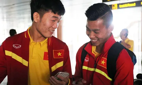 Tuyển Việt Nam chia 2 nhóm bay về TP.HCM