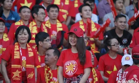 Fan nữ Việt Nam tươi tắn "đốt lửa" khán đài Thuwanna - Myanmar