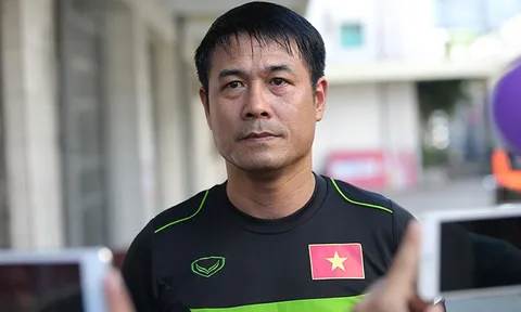 HLV Hữu Thắng chê khách sạn bé, thiếu phòng tập gym