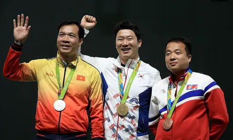 Hoàng Xuân Vinh gây ấn tượng mạnh với tấm HCB Olympic