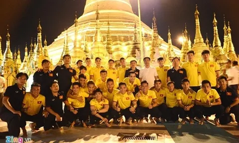 Tuyển thủ Việt Nam hào hứng thăm chùa vàng Shwedagon