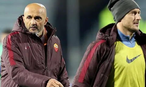 Vợ Totti chỉ trích HLV trưởng Roma là "tiểu nhân"
