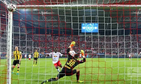 Vòng 2 Bundesliga: Cú sốc ở Leipzig