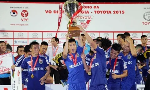 VPF mua... 4 chiếc cúp vô địch V-League