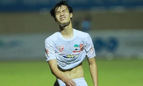 Văn Toàn 'tịt ngòi' suốt 13 trận, HAGL lâm nguy