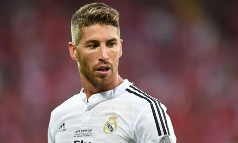 Vừa phá vừa xây, Ramos san lấp kỷ lục của Carlos
