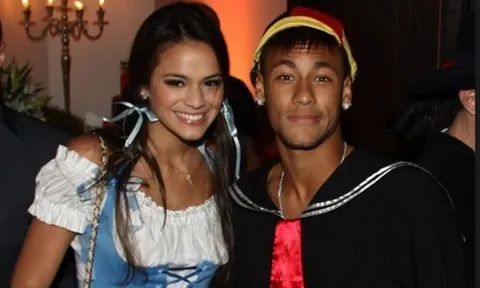 Vừa tái hợp với Neymar, clip nóng của Marquezine đã xuất hiện