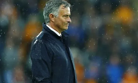 Derby Manchester: Jose Mourinho lại kêu ca