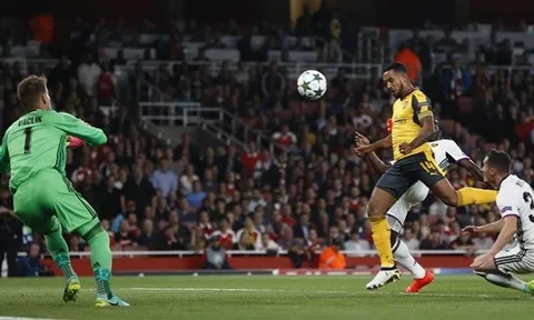 Walcott hồi sinh nhờ tích cực lùi sâu