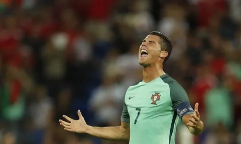 Ronaldo: 12 năm chờ sự ghi nhận