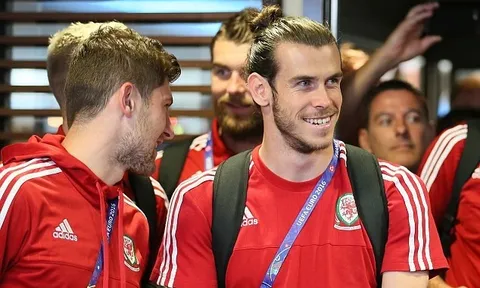 Gareth Bale và đồng đội rạng rỡ ngày về nước