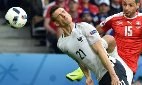 Đứng trước nguy cơ sa thải, HLV Wenger phản ứng thế nào