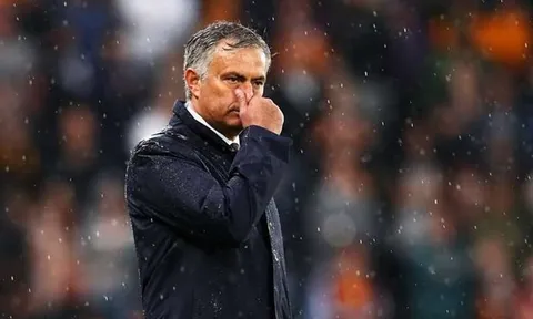 Đâu là điểm khác biệt giữa Mourinho và Van Gaal?