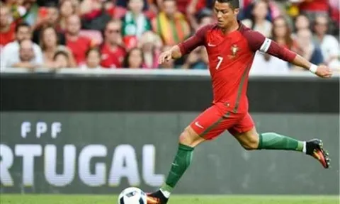 Ronaldo bi quan, sợ Bồ Đào Nha bị loại từ vòng bảng
