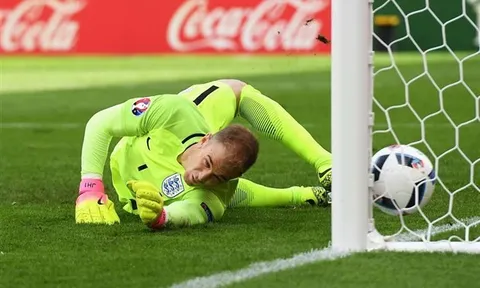 Hart nói gì về việc 'làm nền' cho siêu phẩm của Bale
