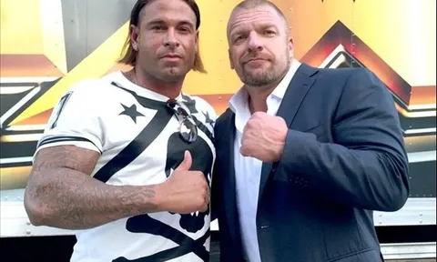 Cựu tuyển thủ Đức chính thức gia nhập WWE