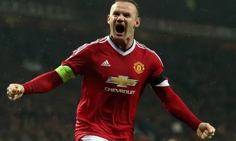 Chống lại CĐV Man Utd, Phil Neville kêu gọi Mourinho dùng Rooney