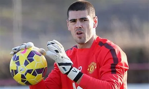 Middlesbrough sắp có Valdes, đang tiếp cận Persie