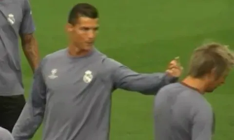 Ronaldo sỉ nhục đồng hương trước mặt nhiều người