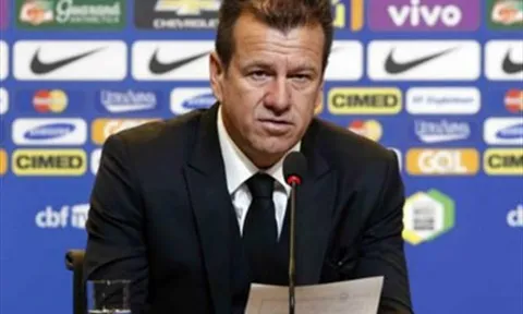 Dunga rũ bỏ trách nhiệm trước việc Brazil bị loại