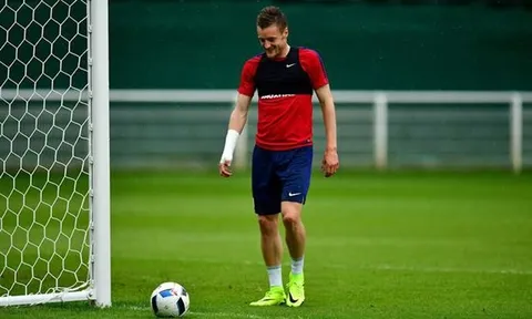Vụ Vardy: Ranieri báo tin mừng cho Arsenal