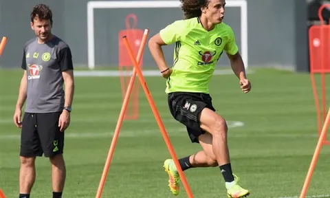 Chùm ảnh: David Luiz 'căng thẳng' tập luyện cho ngày ra mắt