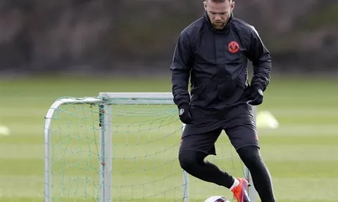 'Gã hề' Rooney trở thành tâm điểm trên sân tập của Man Utd