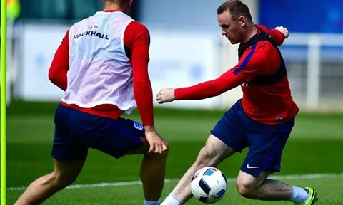Tập luyện quá tính cực, Rooney lại khiến fan lo lắng